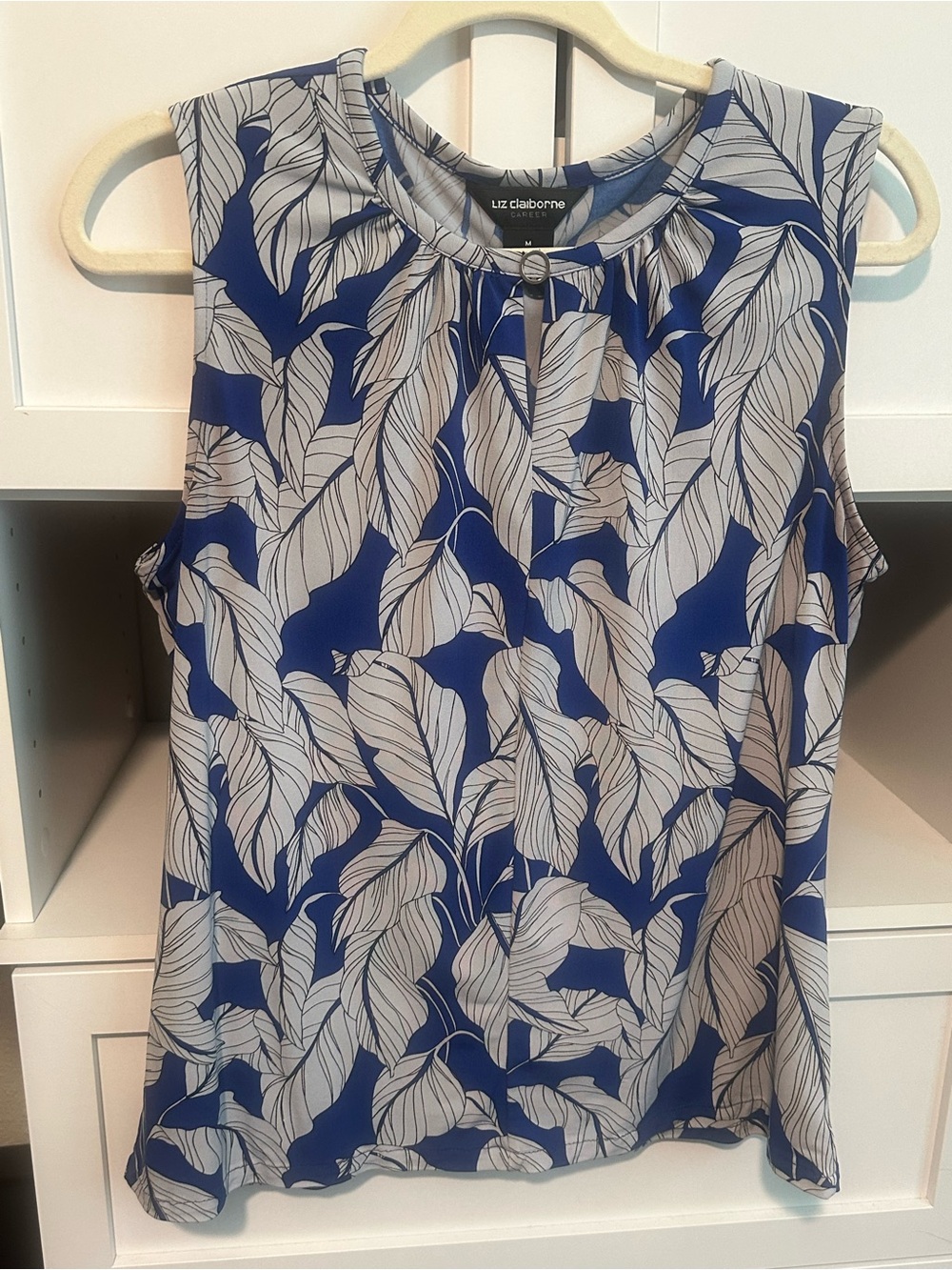 Liz Claiborne Blue and Cream Leaf-Print Sleeveless Top